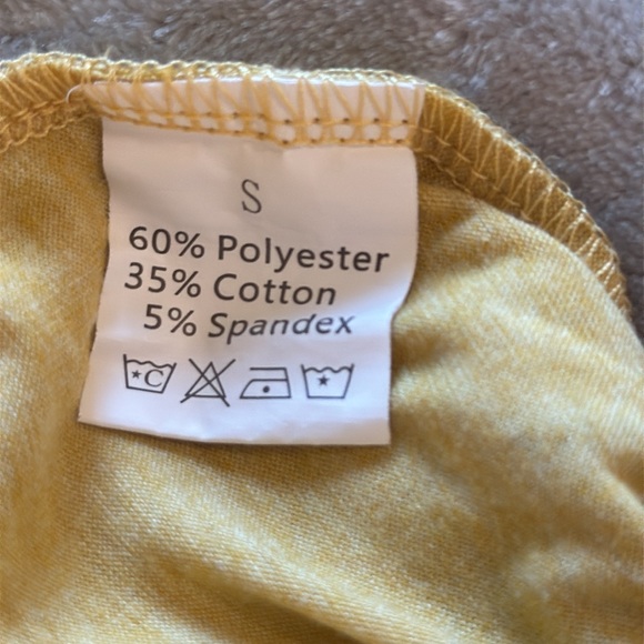 Woman’s Top - Picture 2 of 3